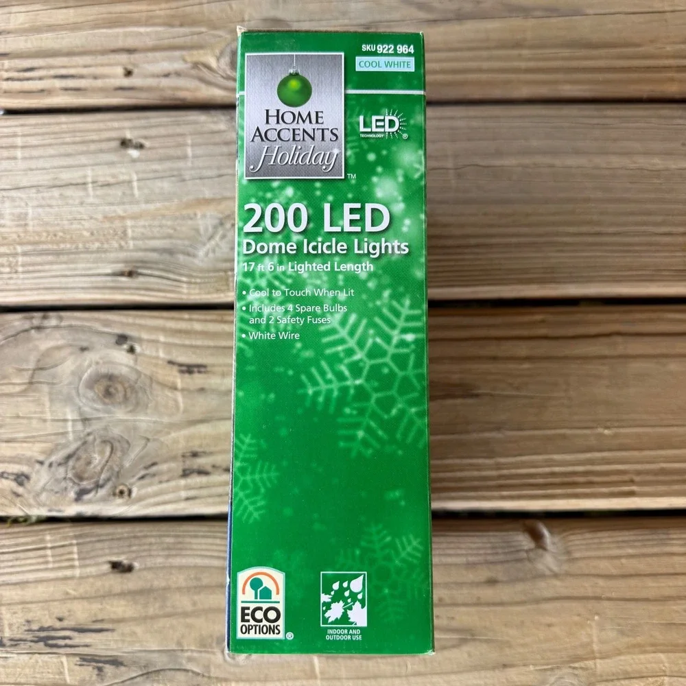 Home Accents Holiday 200 LED Dome Icicle Lights Cool White 17.5ft White Wire NEW